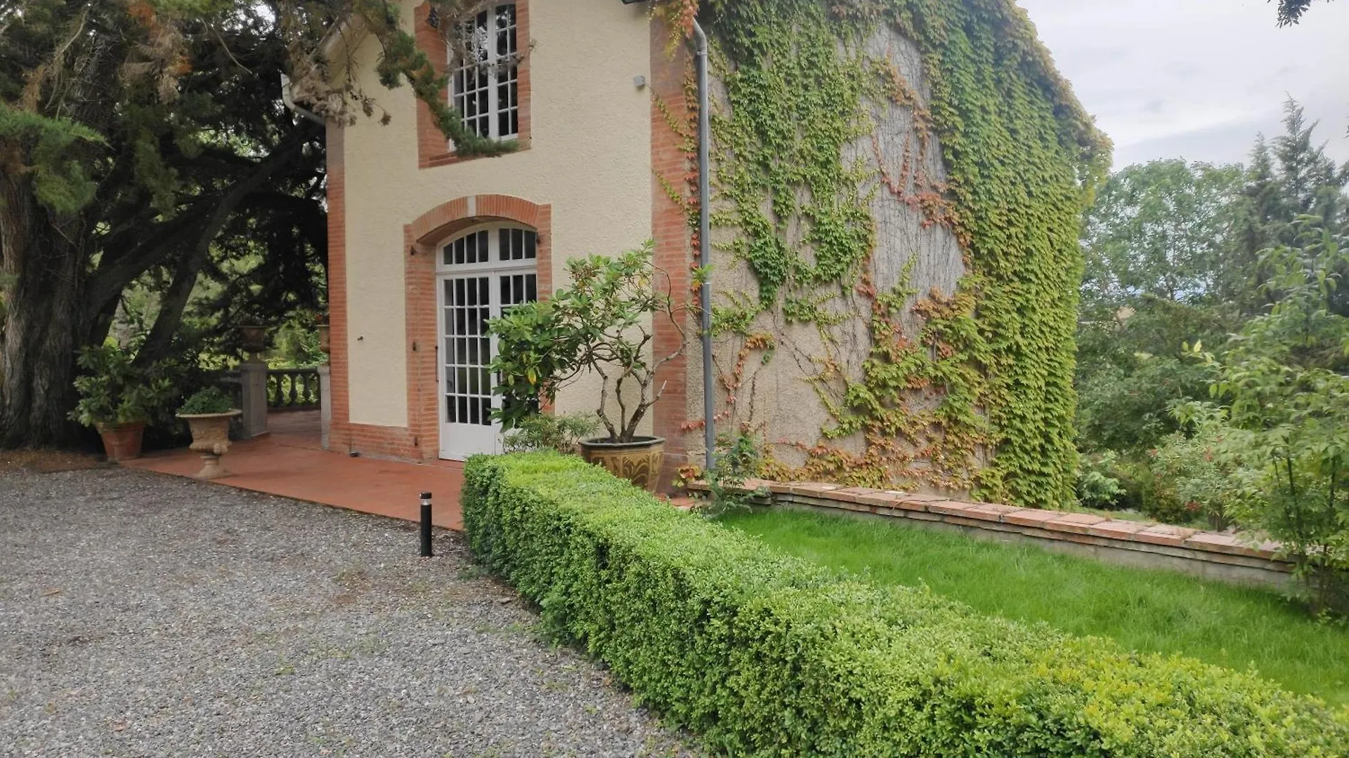 Chateau De Pys Guest House Latrape France